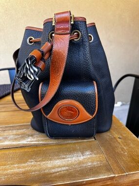 Dooney & Bourke Vintage Black Leather Sling Bucket FANTASTIC CONDITION